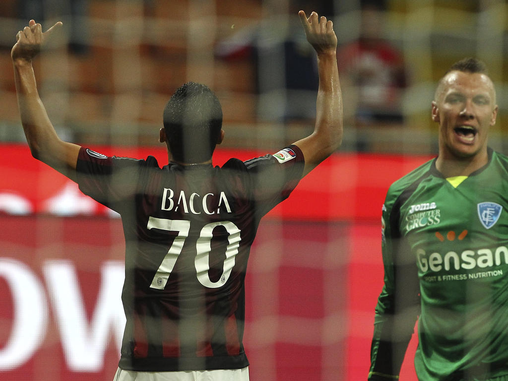 Carlos Bacca celebrando un gol en la Serie A con el Milan. (Foto: Getty)