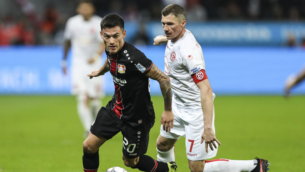 Charles Aránguiz (l.) soll bei Bayer Leverkusen verlängern