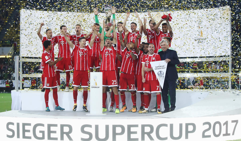 El Bayern festeja el primer título de la temporada. (Foto: Getty)