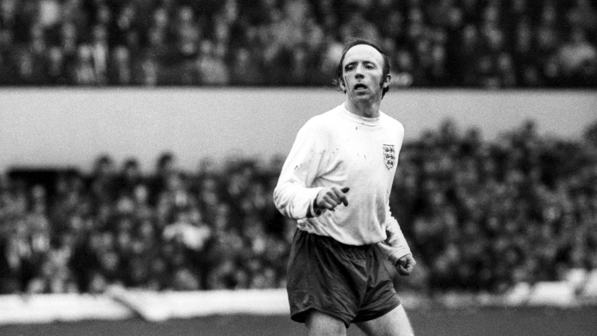 Nobby Stiles (r., hier im WM-Finale neben Franz Beckenbauer) ist verstorben Nobby Stiles (r., hier im WM-Finale neben Franz Beckenbauer) ist verstorben