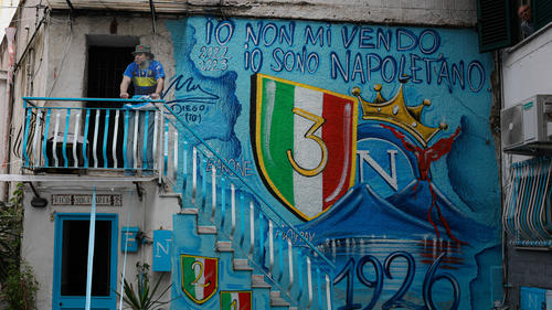 Die "3" für die dritte Meisterschaft ist in Napoli schon überall zu sehen