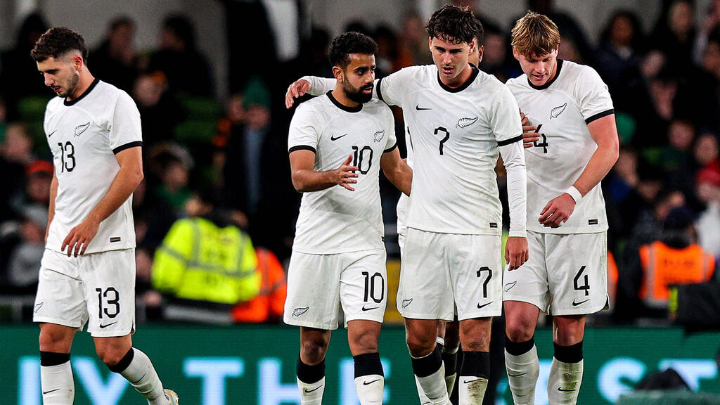Sarpreet Singh (m.) darf mit seinem Team von der WM-Teilnahme träumen Sarpreet Singh (m.) darf mit seinem Team von der WM-Teilnahme träumen