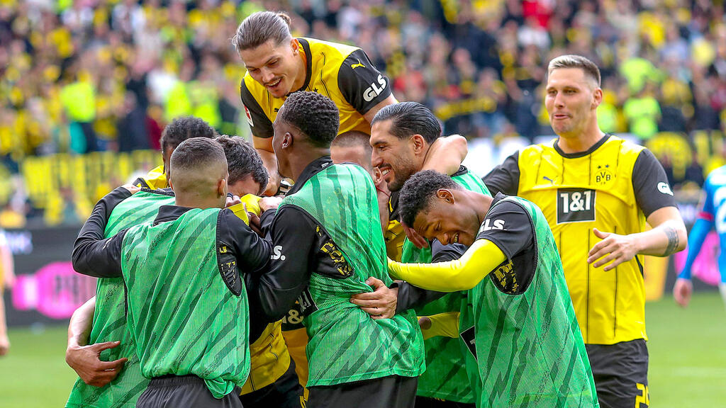 Der BVB legte nach der Partie noch eine Feier am Trainingsgelände ein Der BVB legte nach der Partie noch eine Feier am Trainingsgelände ein