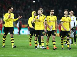 Mats Hummels (l.), Sokratis (2.v.r.) und Julian Weigl (r.) stehen Borussia Dortmund nicht zur Verfügung