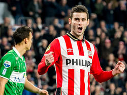 Gastón Pereiro is blij met de 1-0 tijdens het competitieduel PSV - PEC Zwolle. (19-12-2015)