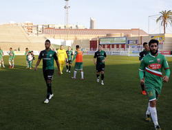 De spelers van FC Groningen en MC Alger lopen van het veld na het oefenduel dat gehouden werd in Spanje. De Algerijnen winnen met 1-0. (06-01-2015)