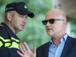 Directeur Wilco van Schaik van FC Utrecht heeft een gesprek met een politieman, nadat er rellen zijn uitgebroken tijdens de oefenwedstrijd FC Utrecht - Derby County. (24-07-2015)