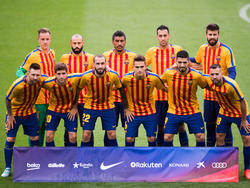 El FC Barcelona posa antes de jugar ante Las Palmas. (Foto: Getty)