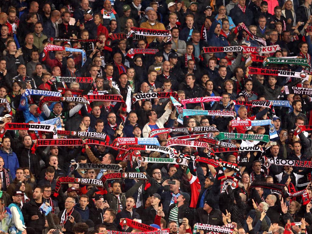 Eine kleine Gruppe Feyenoord-Fans ist in Neapel auffällig geworden