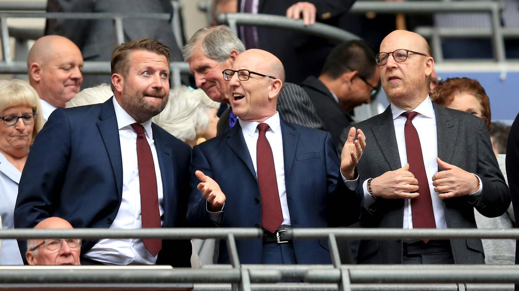 Joel (m.) und Avram Glazer (r.) sind die Vorstandsvorsitzende von Manchester United