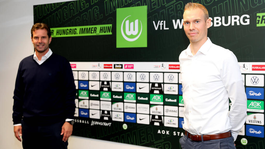 Der VfL Wolfsburg wird ab der kommenden Saison von Tommy Stroot (r.) trainiert