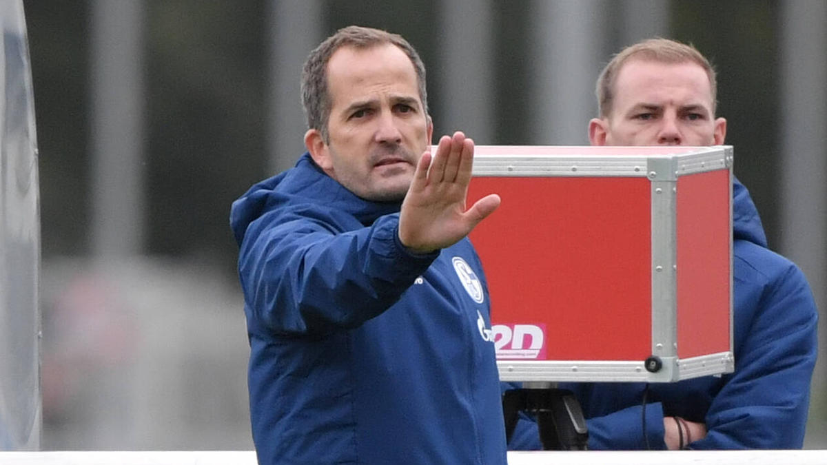 Manuel Baum will den FC Schalke 04 aus der Krise führen Manuel Baum will den FC Schalke 04 aus der Krise führen