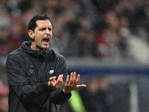 Verärgert über die Verletzung seines Abwehr-Chefs Robin Koch: Eintracht-Coach Dino Toppmöller