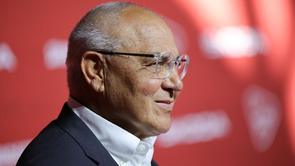 Felix Magath hat kein Problem mit den millionenschweren Transfers nach Saudi-Arabien Felix Magath hat kein Problem mit den millionenschweren Transfers nach Saudi-Arabien