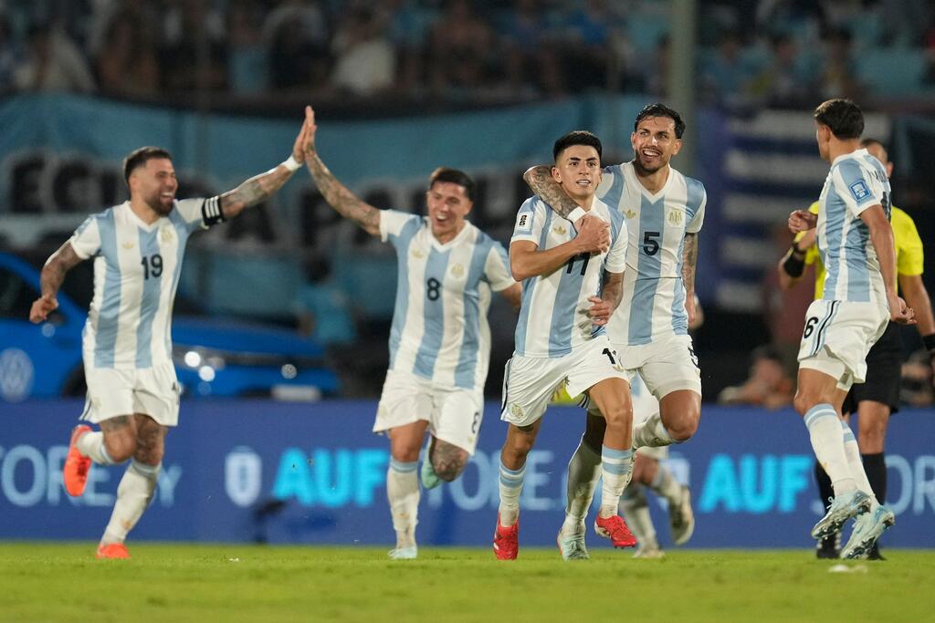 Argentinien steht an der Tabellenspitze der WM-Qualifikation in Südamerika Argentinien steht an der Tabellenspitze der WM-Qualifikation in Südamerika