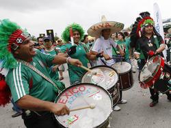 La hinchada mexicana quiere el triunfo ante los norteamericanos. (Foto: Getty)