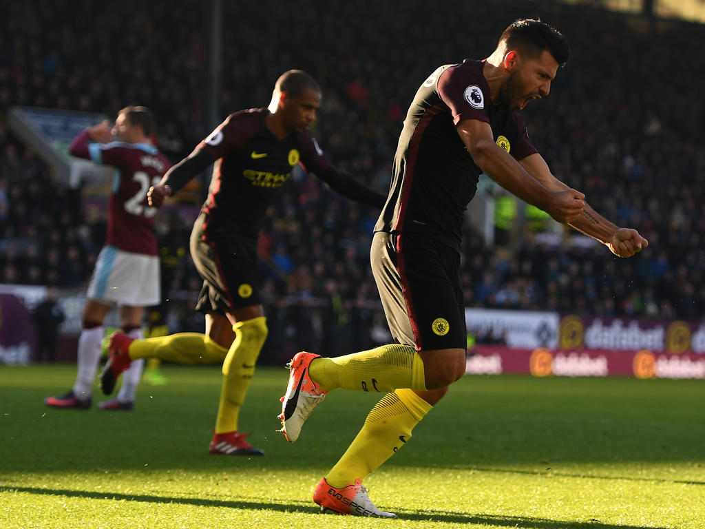 Sergio Agüero schießt ManCity vorübergehend an die Spitze der Premier League