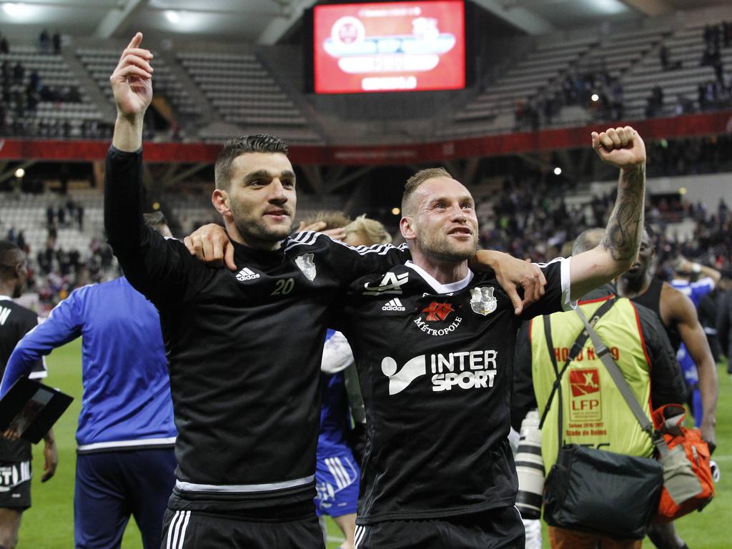 Los jugadores del Amiens celebran el ascenso tras el triunfo. (Foto: Imago)