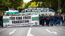 Hannover-Fans demonstrieren in Braunschweig