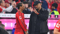 Leroy Sané (li.) setzt beim FC Bayern auch auf das Wort von Vincent Kompany (re.)