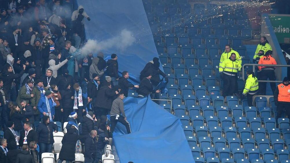 Beim Spiel zwischen Rostock und Dresden kam es zu Krawallen Beim Spiel zwischen Rostock und Dresden kam es zu Krawallen