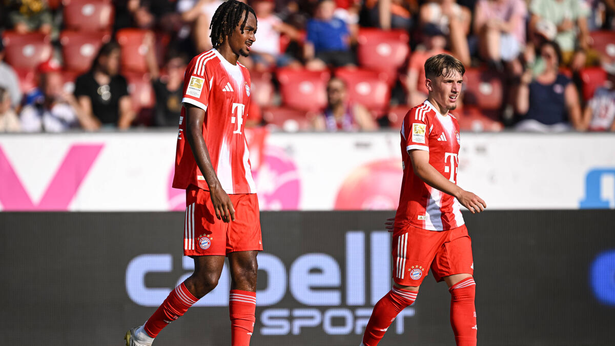 Jonah Kusi-Asare (l.) hat den FC Bayern verlassen