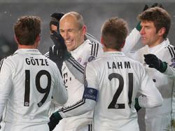 Arjen Robben (2.v.l.) war gegen Braunschweig erneut der Matchwinner