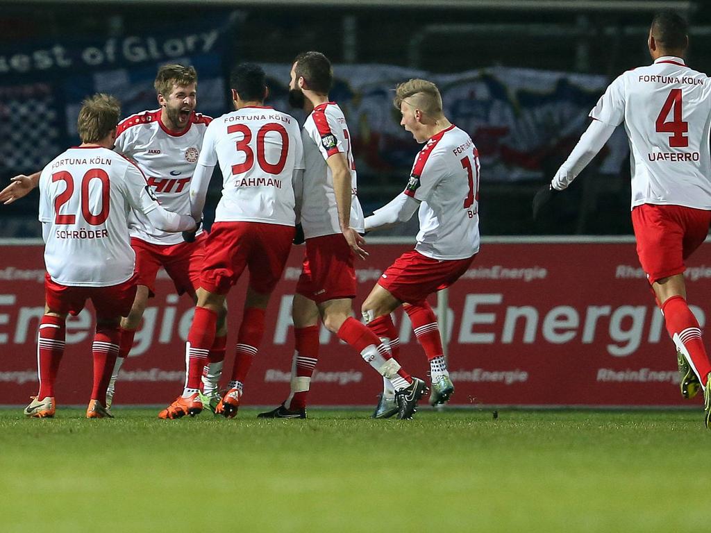 Fortuna Köln feiert einen der fünf Treffer gegen Rostock
