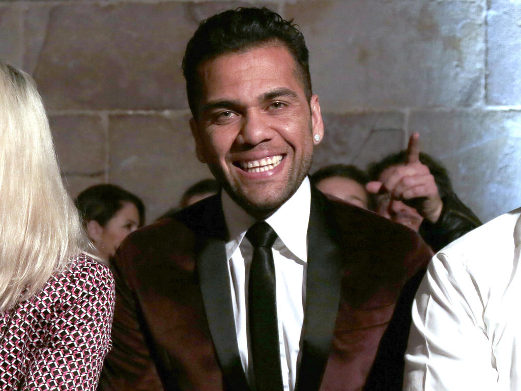 Con un sueldo de 12 millones de tempora, Alves tenía razones suficientes para sonreír. (Foto: Getty)