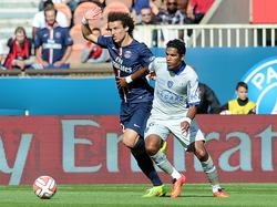 Brandao in duel met David Luiz tijdens PSG-Bastia in de Ligue 1. (16-08-14)