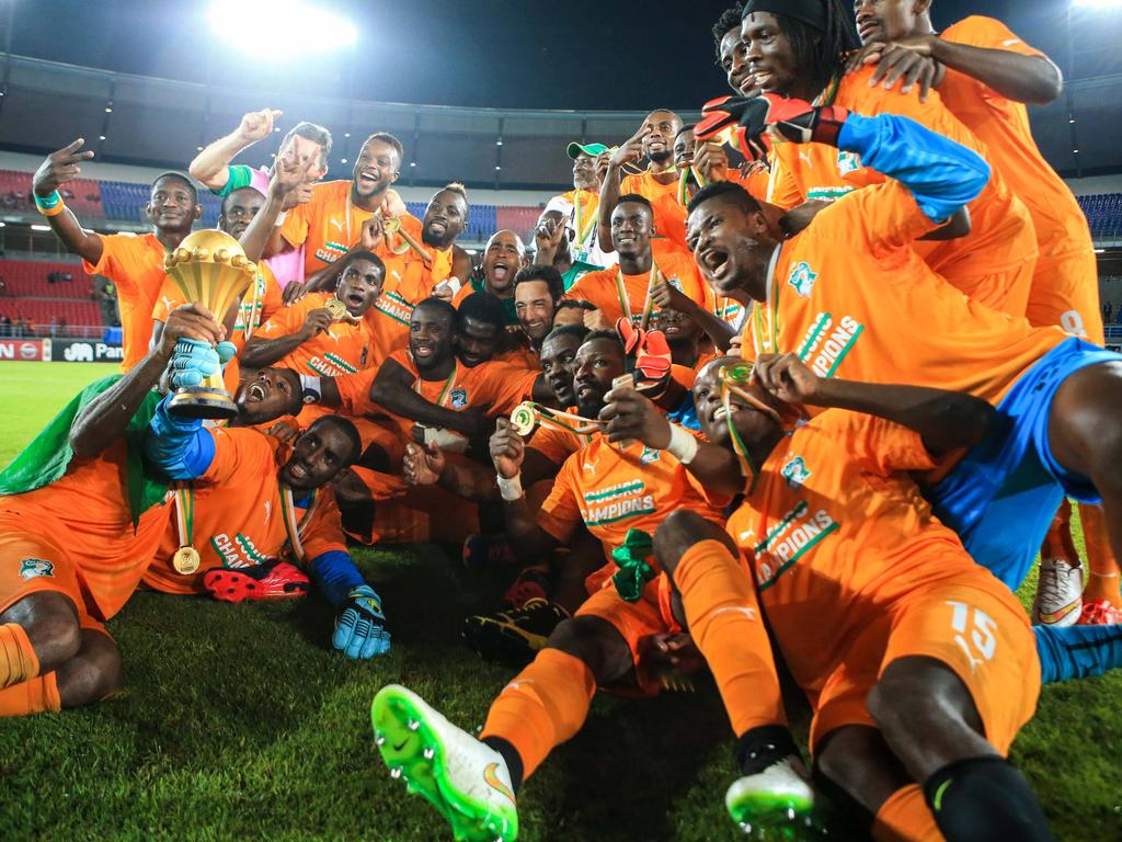 Die Elfenbeinküste im Freundentaumel! Nach einem Elfmeter-Thriller, bei dem erst das Duell der Torhüter die Entscheidung zum 9:8 für die Elefanten brachte, feiern die Ivorer die Afrika-Meisterschaft 2015 in Äquatorialguinea.
