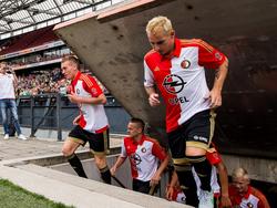 Wessel Dammers (l.) en Luke Wilkshire betreden het veld van De Kuip voor de eerste training van Feyenoord. (28-06-2015)