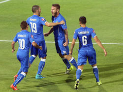 Daniele de Rossi marcó de penal en el minuto 6 el gol italiano. (Foto: Getty)