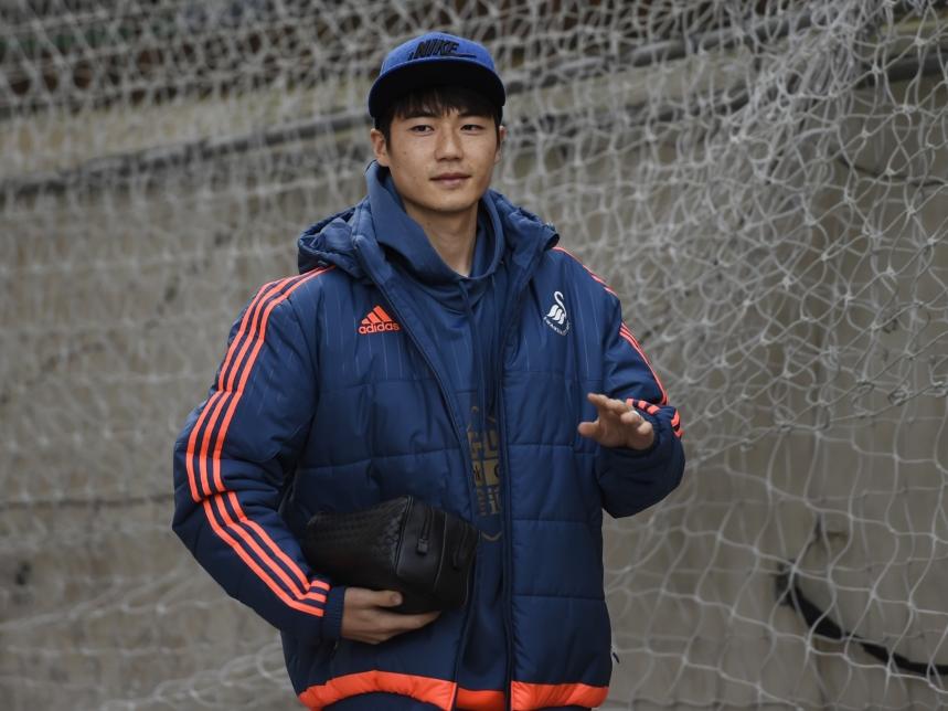 Sung-yueng Ki meldt zich in Londen voor de competitiewedstrijd van Swansea City tegen Crystal Palace. (28-12-2015)
