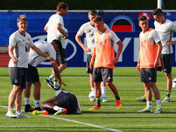 Antonio Rüdiger (am Boden) wird die EM nicht mitspielen können
