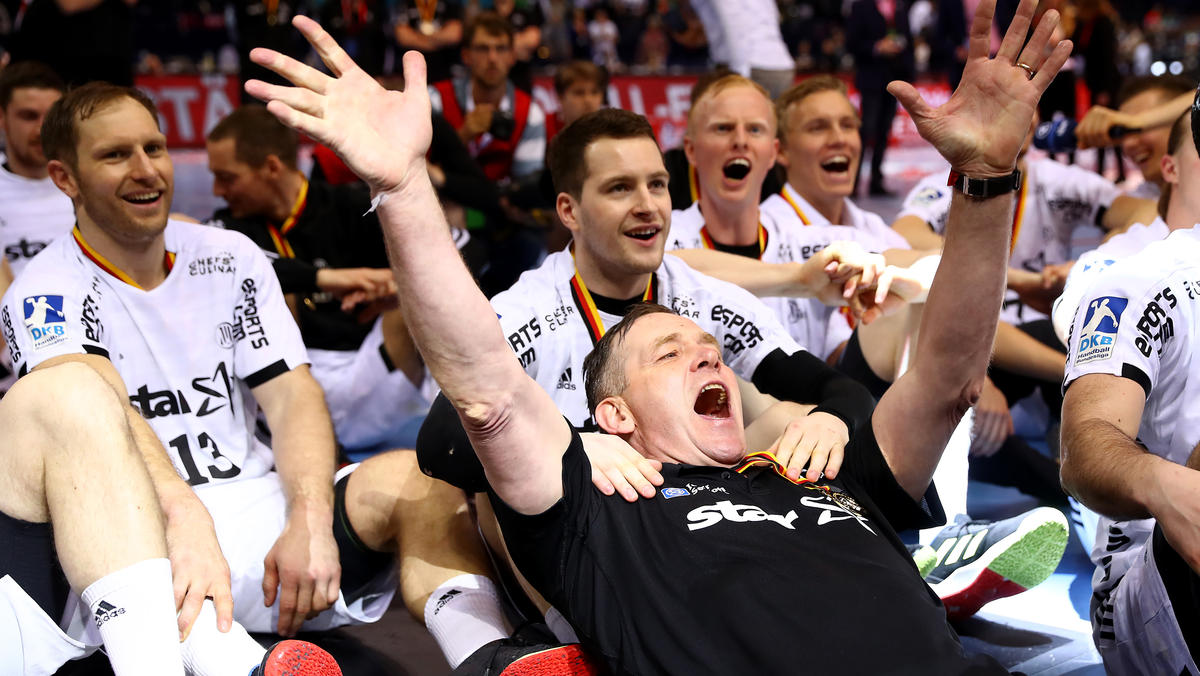 Alfred Gislason (M.) will mit dem THW Kiel noch weitere Titel feiern Alfred Gislason (M.) will mit dem THW Kiel noch weitere Titel feiern
