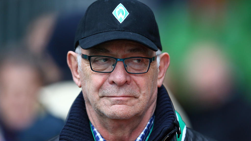 Werder Bremens Ehrenpräsident Klaus-Dieter Fischer spricht sich für das Weitermachen mit Trainer Kohfeldt aus