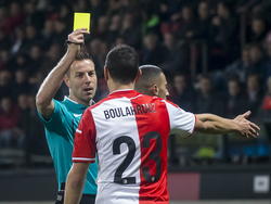 Khalid Boulahrouz (r.) krijgt geel van scheidsrechter Pol van Boekel (l.) tijdens het competitieduel Excelsior - Feyenoord. (06-12-2014)