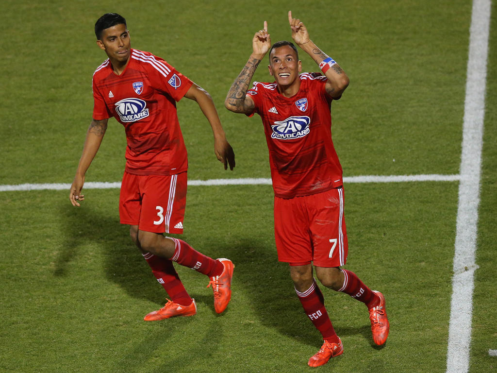 Blas Pérez celebra un tanto con Dallas en la MLS. (Foto: Getty)