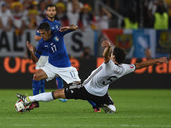 Hummels vio su segunda tarjeta amarilla del torneo ante Italia. (Foto: Getty)