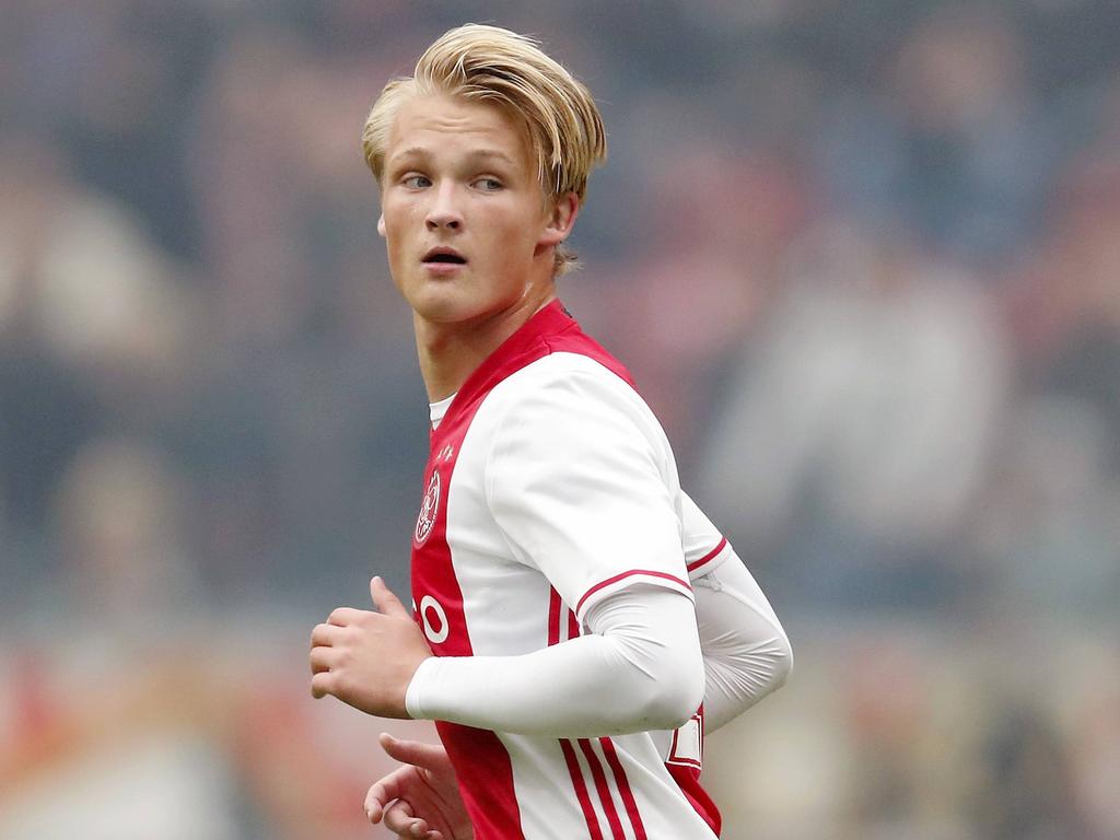 Kasper Dolberg loopt zich vrij tijdens de wedstrijd Ajax - FC Utrecht. (02-10-2016)