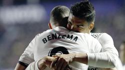 Real Madrids Karim Benzema und Casemiro bejubelt den Sieg gegen UD Levante