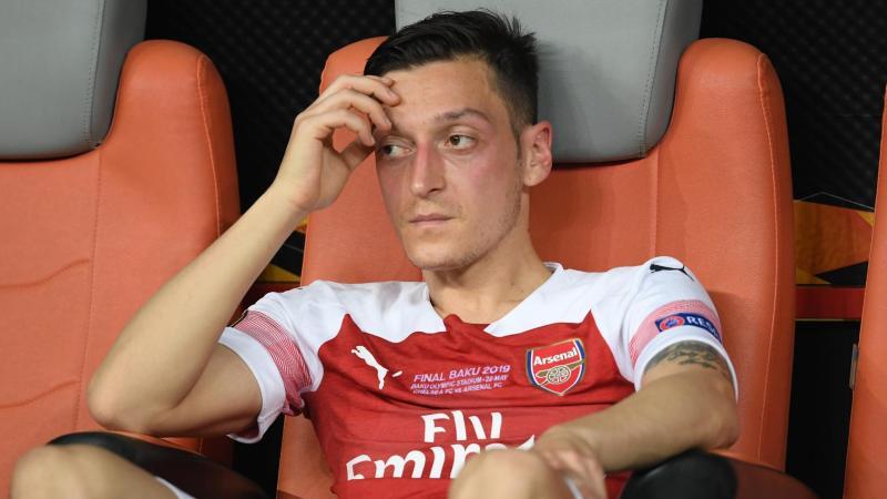 Mesut Özil ist beim FC Arsenal völlig ins Abseits geraten