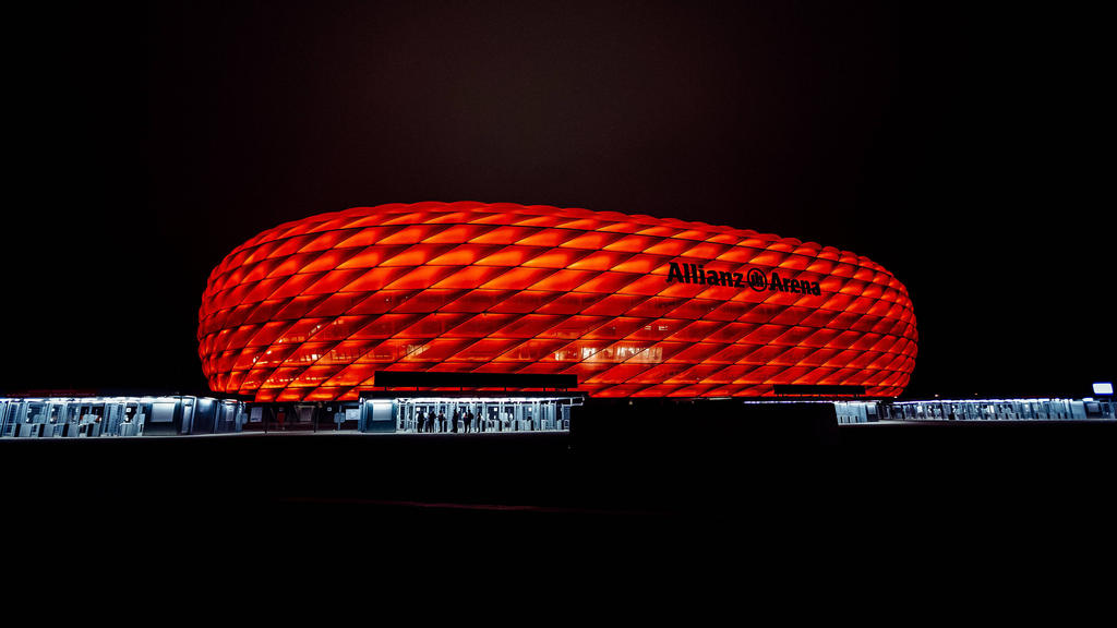 Die Spielstätte des FC Bayern wird am Donnerstag lila erstrahlen