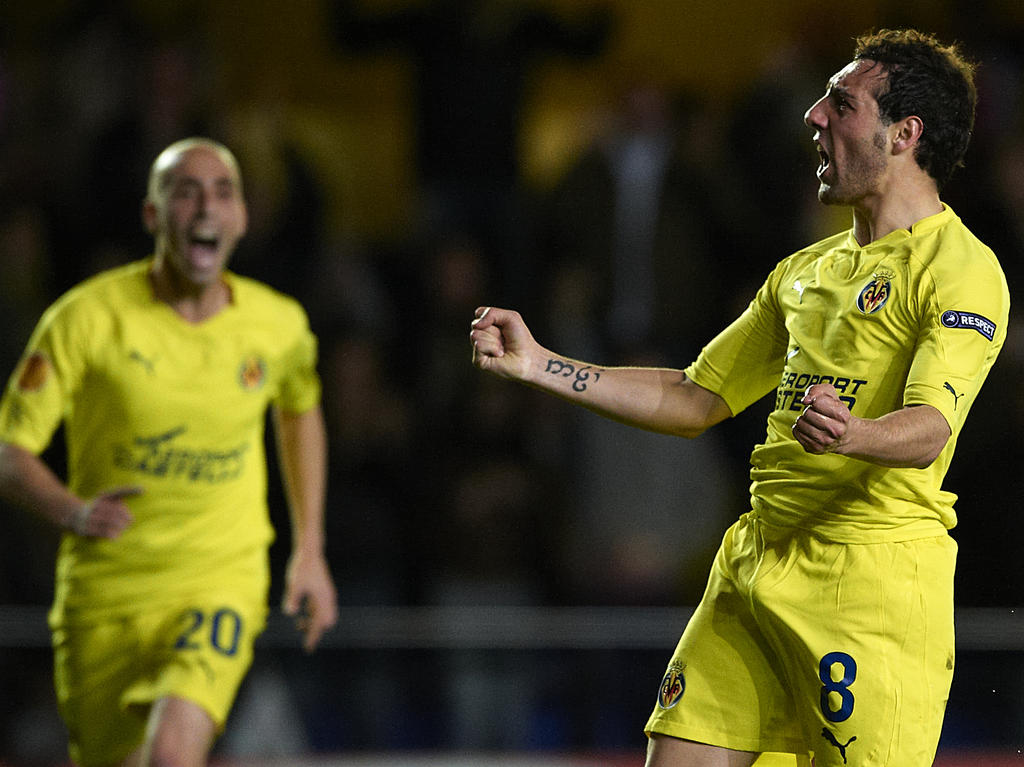 Cazorla celebra un tanto con la camiseta del Villarreal. (Foto: Getty)
