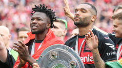 Edmond Tapsoba (l.) könnte Bayer Leverkusen in diesem Sommer verlassen