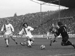 Legendäres Spiel: 1973 verliert der FC Bayern um Uli Hoeneß (l.) und Gerd Müller (2.v.l.) 4:7 auf dem Betzenberg