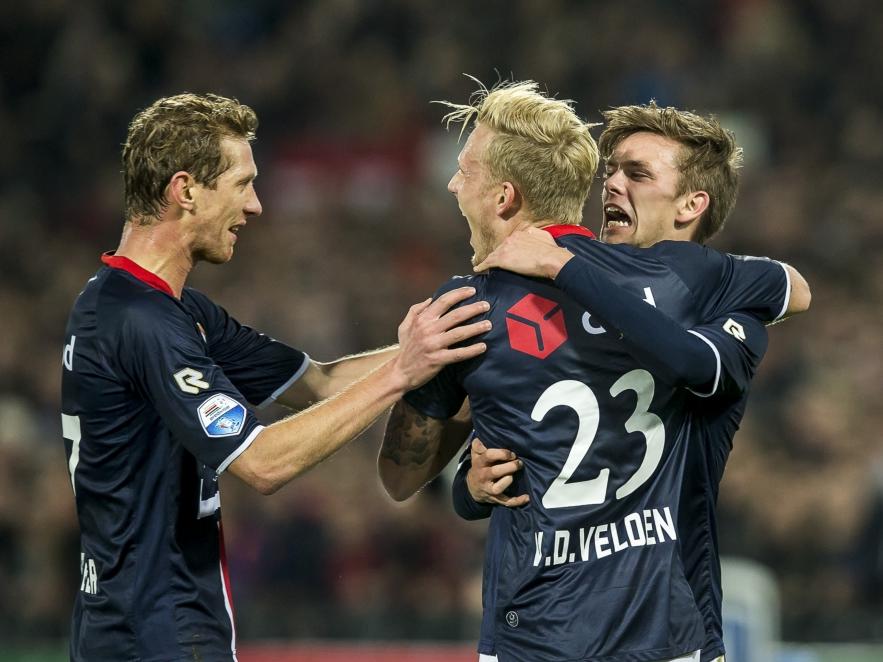 Robert Braber (l.), Nick van der Velden (m.) en Lucas Andersen komen bij elkaar om de openingstreffer van laatstgenoemde te vieren. De Deense huurling opent de score tegen Feyenoord. (17-12-2015)