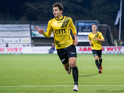 Enes Ünal viert zijn doelpunt voor NAC Breda tegen SC Telstar tijdens het duel in de Jupiler League. (11-04-2016)