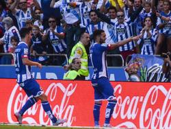 Lucas Pérez celebra uno de los goles del partido. (Foto: Imago)